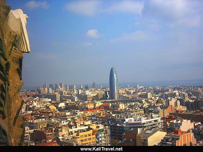 barcelona_sagrada_familia_cathedral_views_torre_agbar