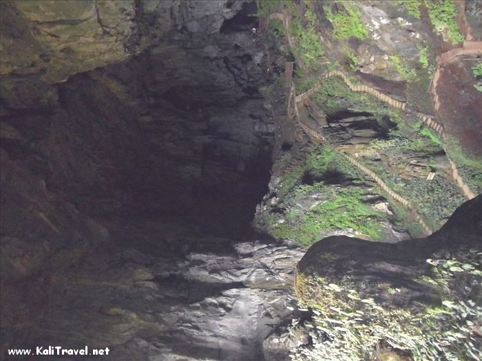 fairy_cave_cavern_altars_sarawak_borneo