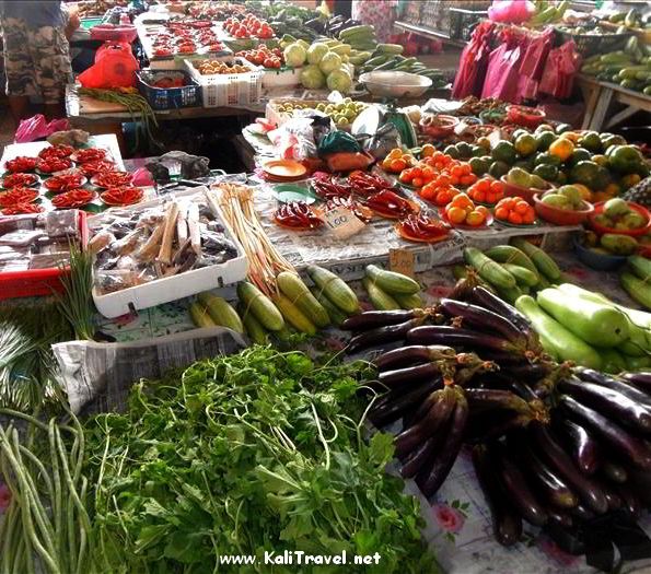 local_food_market_sarawak_borneo