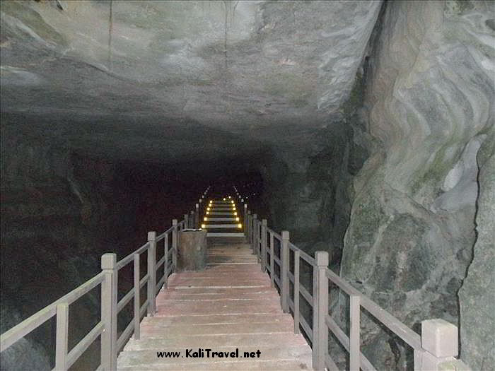 wind_cave_sarawak_borneo