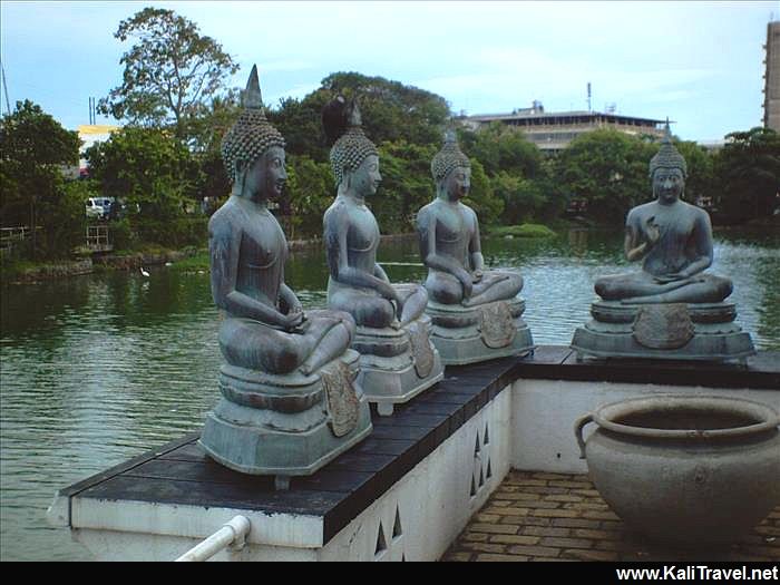 colombo_seema_malaka_lake_temple_sitting_buddhas