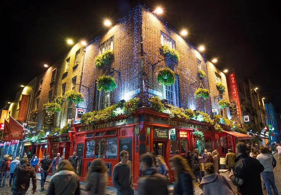 Dublin's famous Temple Bar decorated for Christmas.