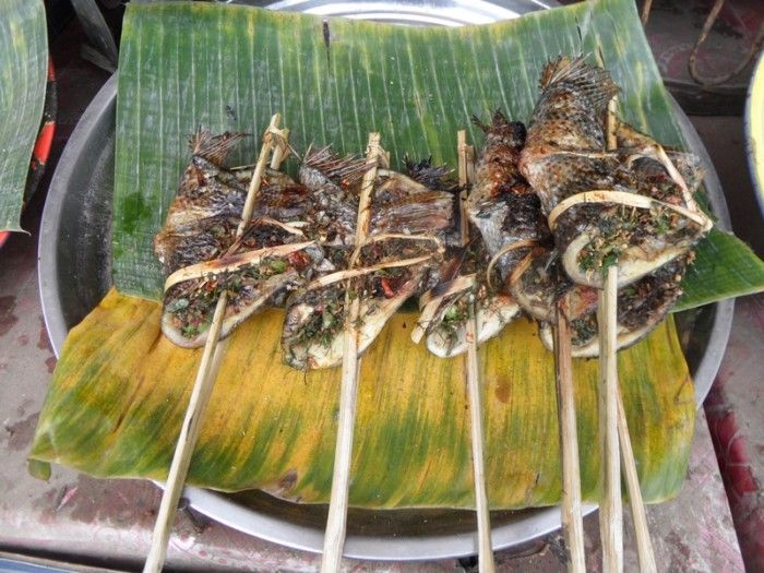 luang-prabang-barbecue-fish-banana-leaf-street-food-laos