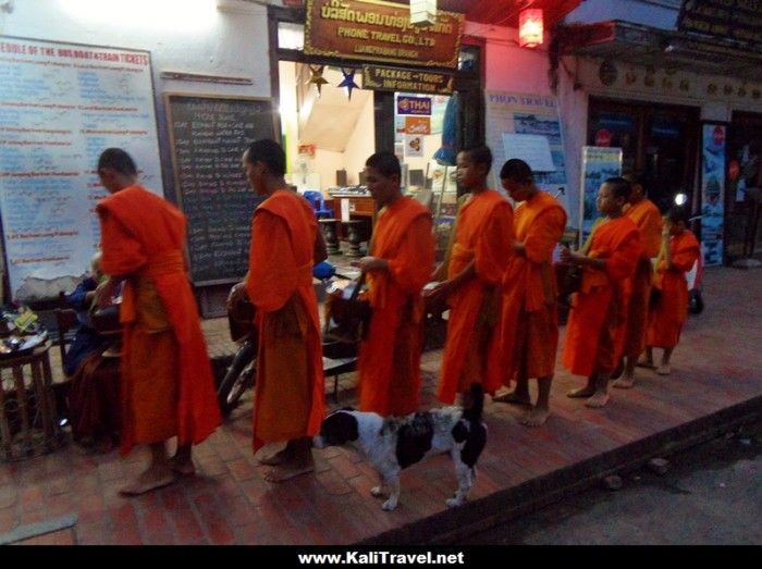 luang-prabang-sai-bat-morning-alms-ceremony-buddhist-monks-laos