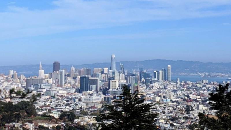 Panoramic view of San Francisco Bay skyline taken from Twin Peaks.