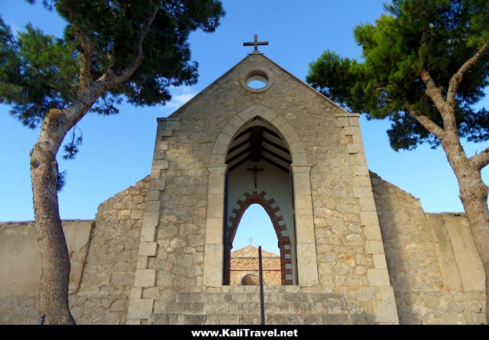 Gateway to Garden of Crosses cemetery, Polop de la Marina.