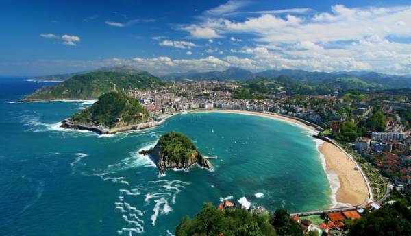 San Sebastian's shell shaped beach and islet in the sea.