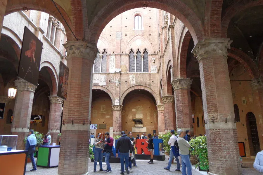 Ticket booths in Podestà courtyard for entrance to Palazzo Pubblico museum, theatre and tower.