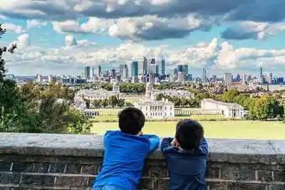 2 small boys looking at the skyline of London from Greenwich Park.